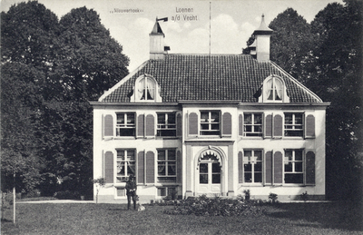 11546 Gezicht op de voorgevel van het landhuis Nieuwerhoek (Rijksstraatweg 78) te Loenen.